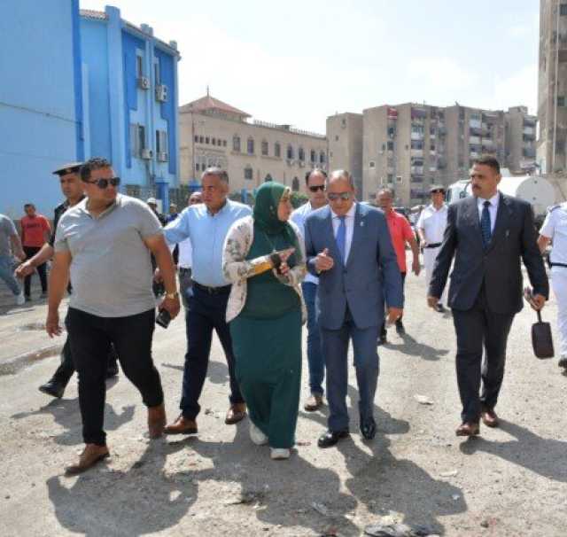 محافظ بورسعيد يتفقد منطقة السيدة نفيسة بالضواحي و يوجه بمعالجة مشكلات الصرف الصحي