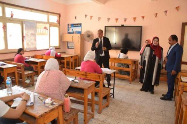 مدير تعليم بورسعيد يتفقد لجان الإعدادية بإدارة شمال التعليمية