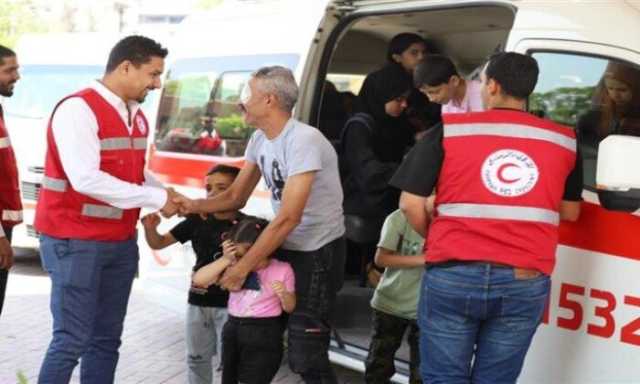 «الهلال الأحمر المصري» يوزع ملابس العيد على أطفال الأسر الفلسطينية والمصرية الأكثر احتياجًا
