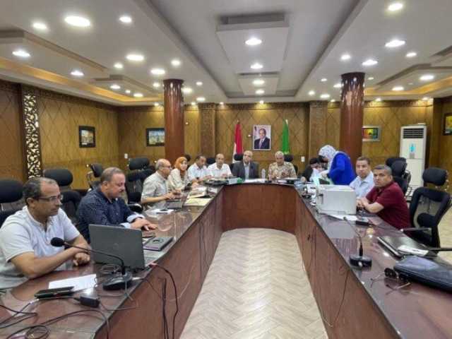 مدير تعليم القليوبية يتابع مركز توزيع أسئلة الدبلومات الفنية