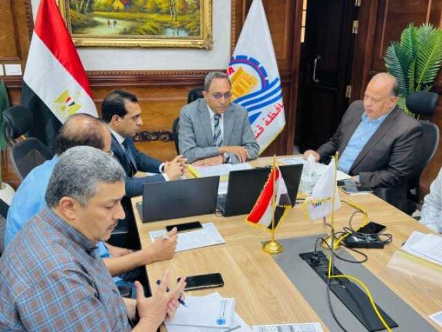 محافظ قنا يناقش ملفات التقنين والتصالح والمتغيرات المكانية ويوجه بتسريع وتيرة العمل وتعزيز منظومة الاسترداد