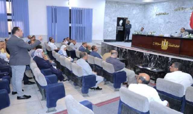 محافظ سوهاج يلتقي المستثمرين لبحث تذليل كافة العقبات وتوفير الدعم الكامل لقطاع الاستثمار