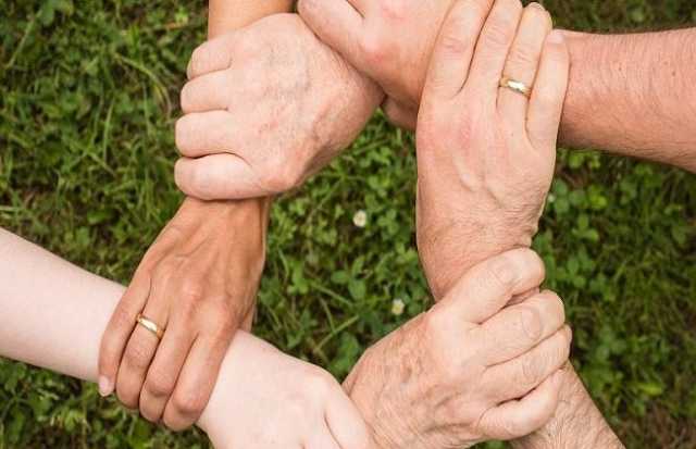 «اعتزل ما يؤذيك».. داعية تكشف حكم صلة الرحم في حالات الأذى والحسد