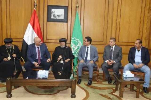 محافظ القليوبية يستقبل وفد الكنيسة للتهنئة بعيد الأضحى المبارك