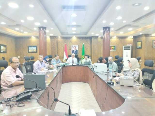 مدير تعليم القليوبية يتابع سير امتحانات الدبلومات الفنية من غرفة العمليات