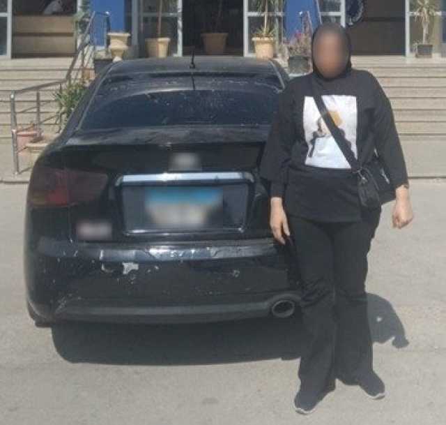 ضبط سيدة بسبب ثني اللوحات المعدنية لسيارتها