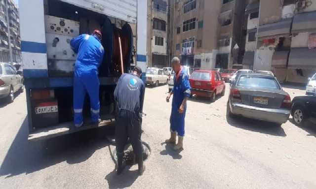 رئيس مياه القناة: تكثيف أعمال تطهير شبكات الصرف الصحى ثان أيام عيد الأضحي المبارك
