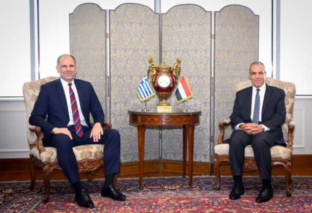 وزير الخارجية يثمن خلال لقائه مع نظيره اليوناني العلاقات المتميزة بين البلدين