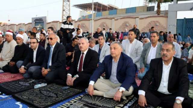 محافظ الإسماعيلية أدى شعائر صلاة عيد الأضحى المبارك بساحة 'الملاعب المفتوحة ' بحي ثان