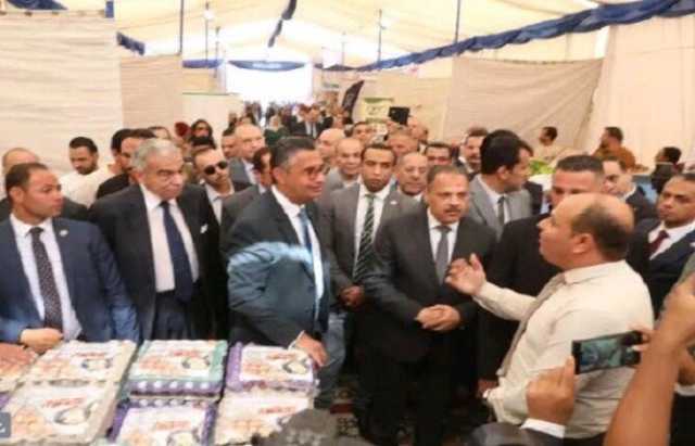 وزير التموين ومحافظ الشرقية يفتتحان سوق اليوم الواحد بمدينة العاشر من رمضان
