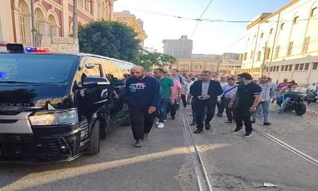 في جنازة مهيبة.. الآلاف يشيّعون جثمان محمود صلاح ضحية العاصفة الثلجية بالإسكندرية