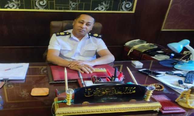 لفتة إنسانية.. مأمور قسم شرطة جمصة يسدد ثمن وجبة غذائية لشاب عجز عن الدفع