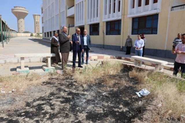 «إحراق قمامة وفوضى».. محافظ المنيا يحيل إدارة مدرسة للتحقيق خلال تفقده لجان الثانوية
