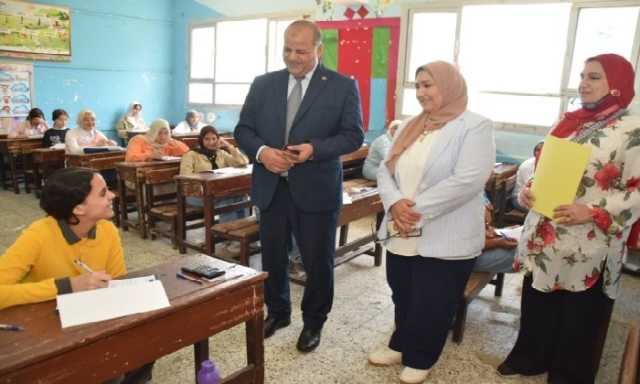 مدير تعليم بورسعيد يتابع امتحانات علوم الإعدادية بإدارة شرق التعليمية
