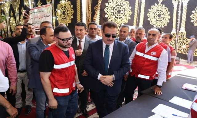 محافظ المنوفية يدشن القافلة الطبية والغذائية بالمجان لعمال منظومة النظافة