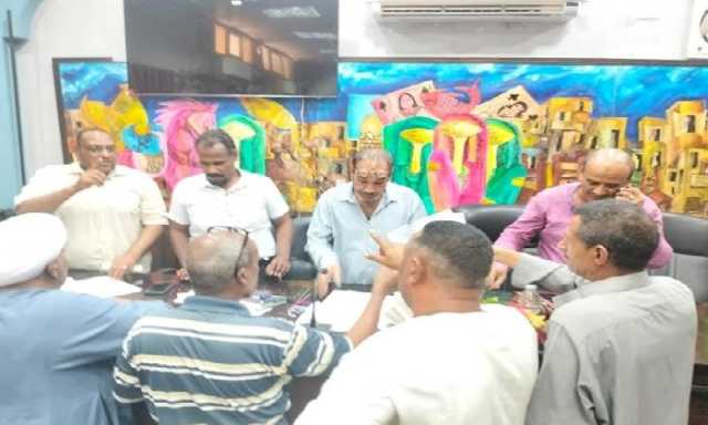 الوحدة المحلية بمركز قوص تسلم ٨٩ عقد تقنين أراضي أملاك الدولة للمواطنين المنتفعين