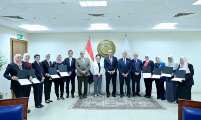 وزير التعليم والنائب الأول لرئيس «جايكا» يكرمان الدفعة الرابعة من مدربي أنشطة التوكاتسو