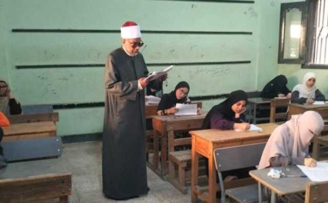 رئيس قطاع المعاهد الأزهرية يتابع سير الامتحانات بمنطقة القليوبية