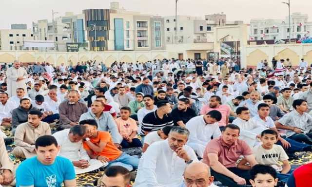 حشود كبيرة من المصلين يؤدون صلاة العيد بالمجمع الاسلامي بمدينة السادات