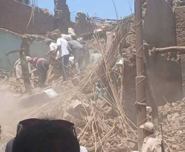 بعد ساعات من جهود الإنقاذ.. انتشال جثة فتاة من بين أنقاض منزل قنا المنهار