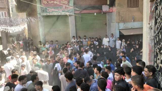 أهالي شبرا هارس بالقليوبية يشيعون جثامين شهداء لقمة العيش