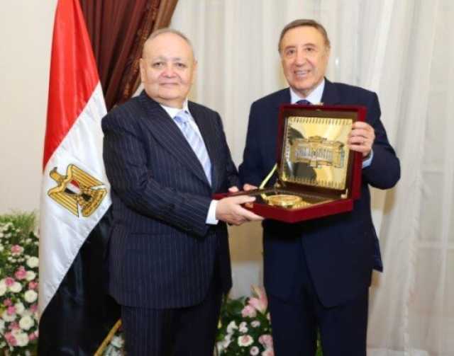 رئيس المحكمة الدستورية يهنئ رئيس مجلس الدولة بتولي مهام منصبه