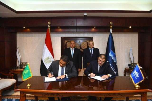 الفريق أسامة ربيع وهشام عكاشة يشهدان توقيع بروتوكول بين هيئة قناة السويس وبنك مصر