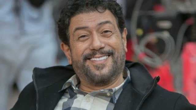 «الصيف يبدأ بألبوم عمرو دياب».. أحمد وفيق يشيد بأجدد ألبومات عمرو دياب «ابتدينا»