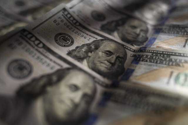 الدولار يتراجع إلى أدنى مستوياته أمام الجنيه خلال 9 أشهر.. ما السر؟