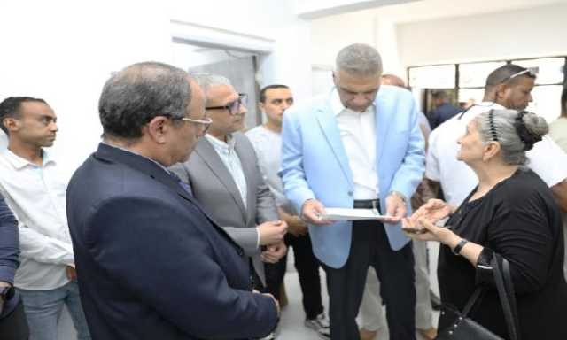 محافظ أسوان يتابع ميدانياً تشغيل منظومة التأمين الصحي الشامل