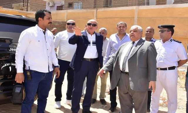 محافظ الأقصر يتفقد عدداً من اللجان الانتخابية استعدادًا لانتخابات مجلس الشيوخ