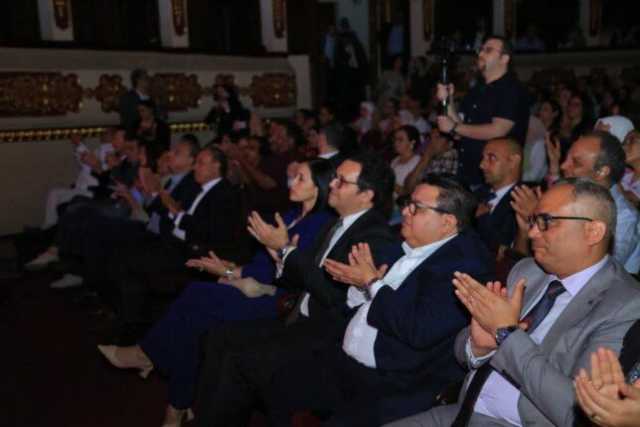 وزير الثقافة يشهد افتتاح العرض المسرحي 'الملك لير'