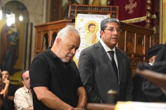 نقيب المهن التمثيلية يشارك في مراسم جنازة الفنان لطفي لبيب «صور»