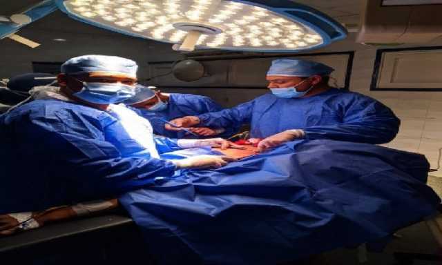 إجراء عمليات جراحية دقيقة في مستشفى قنا العام