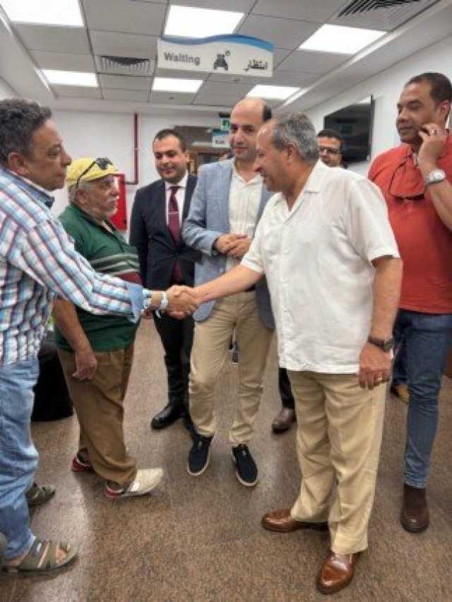 احتفالًا بثورة 30 يونيو.. محافظ بورسعيد يتفقد مستشفى النصر التخصصي