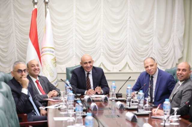 عبر الفيديو كونفرانس.. وزير التعليم يستعرض مع مديري المديريات ترتيبات آخر أيام امتحانات الثانوية العامة