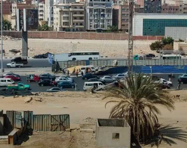 اصطدام ميكروباص بحاجز الأتوبيس الترددي أعلى الطريق الدائري |صور