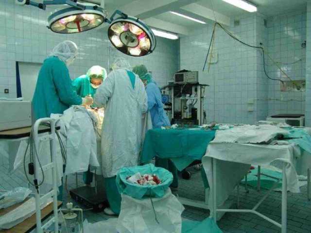 «فضيحة داخل غرفة عمليات».. فريق طبي في المغرب يثير الجدل بسبب الرقص