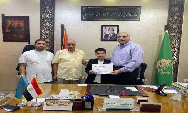 مدير تعليم القليوبية يكرم المتميزين بمسابقة التحدث باللغة الفصحى والقرآن الكريم