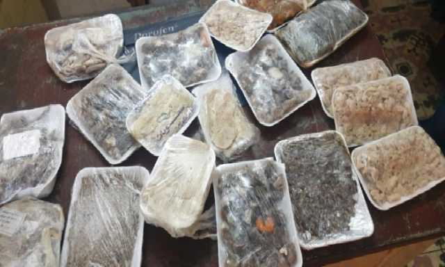 داخل مطاعم شهيرة بدمنهور.. ضبط لحوم وسلع فاسدة في حملة لمراقبة الأغذية بالبحيرة