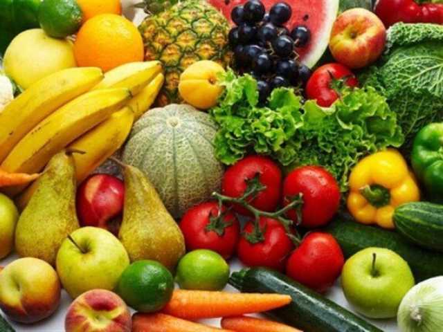 العنب الأحمر بكام؟.. أسعار الخضروات والفاكهة اليوم الثلاثاء 1/7/2025