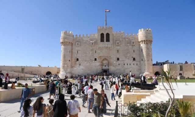 إقبال جماهيري كثيف على المواقع الأثرية بالإسكندرية في العيد القومي الـ73
