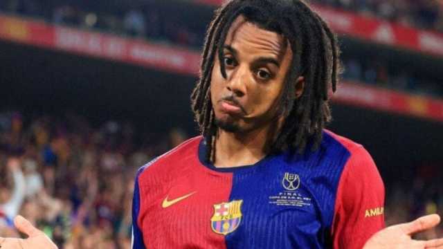 برشلونة يمدد عقد مدافعه جول كوندي لـ3 مواسم