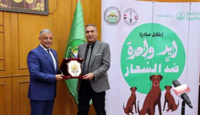 محافظ الإسماعيلية يكرم الدكتور حامد الأقنص لترقيته رئيسًا للهيئة العامة للخدمات البيطرية