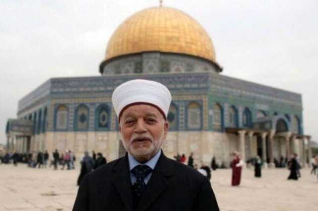 الاحتلال الإسرائيلى يسلم مفتى القدس قرارا بالإبعاد عن المسجد الأقصى لمدة أسبوع