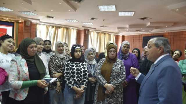 محافظ بورسعيد يُتابع فعاليات تنفيذ برنامج «المرأة تقود في المحافظات المصرية»