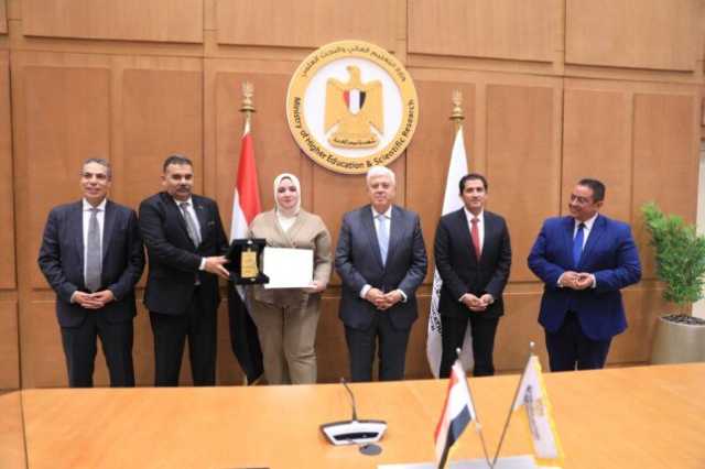لمواجهة الأفكار غير السوية.. «عاشور» يكرم الفائزين في مسابقة «معا»