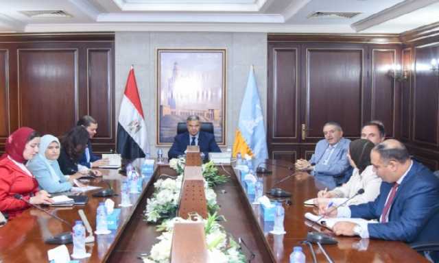 محافظ الإسكندرية يبحث الاستعدادات لتطبيق منظومة التأمين الصحي الشامل