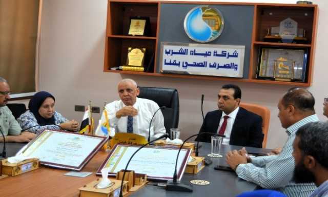 نائب محافظ قنا يشهد تسليم شهادتي اعتماد خطة سلامة ومأمونية المياه لمحطتي دشنا والرحمانية