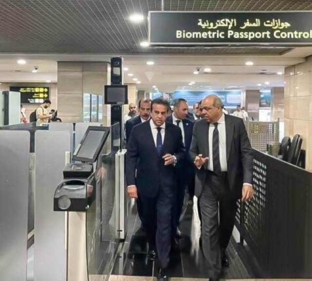 وزيرا الصحة والطيران المدني يتفقدان عيادات الحجر الصحي بمطار القاهرة الدولي